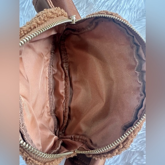 Steve Madden Brown Sherpa Belt Bag NWOT - Picture 6 of 6